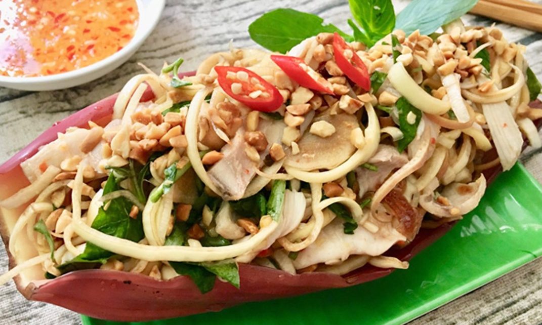 Gỏi thịt gà hoa chuối