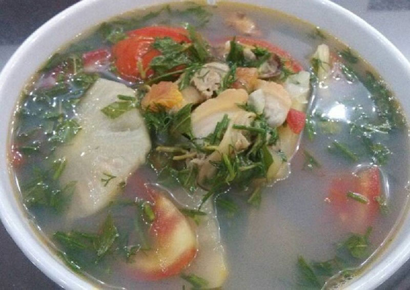 Canh trai nấu lá lốt xương xông