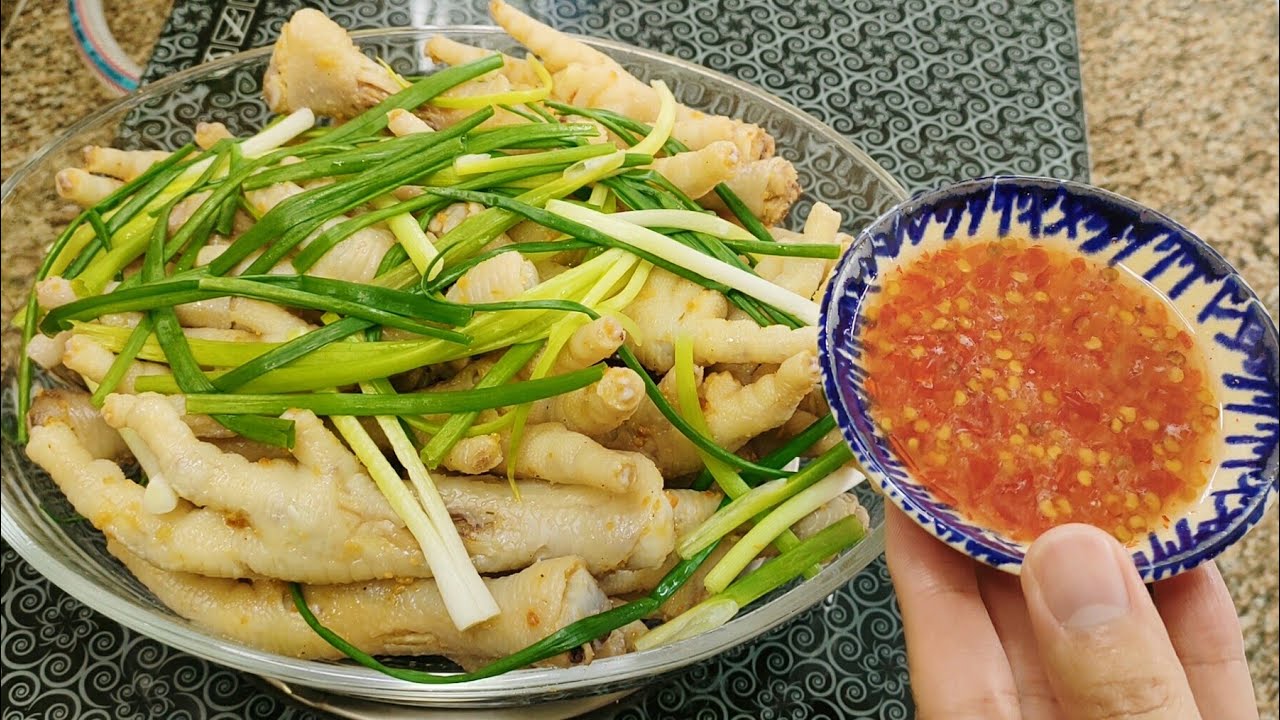 Chân gà hấp hành