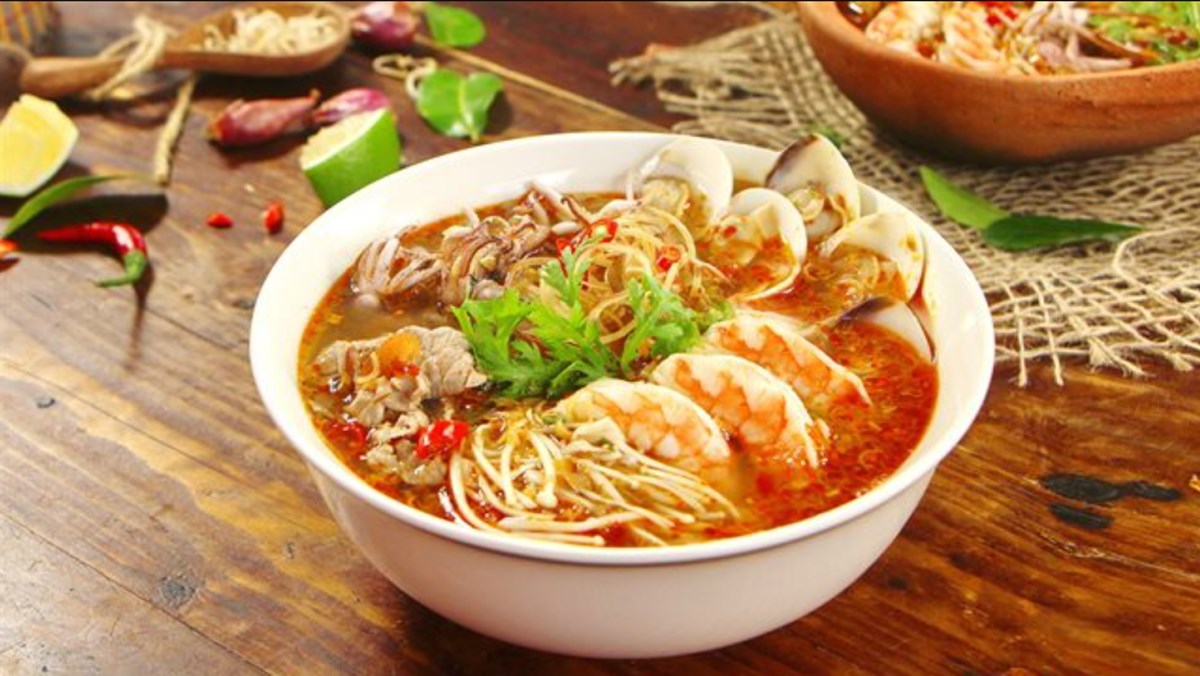 Bún Thái hải sản cay