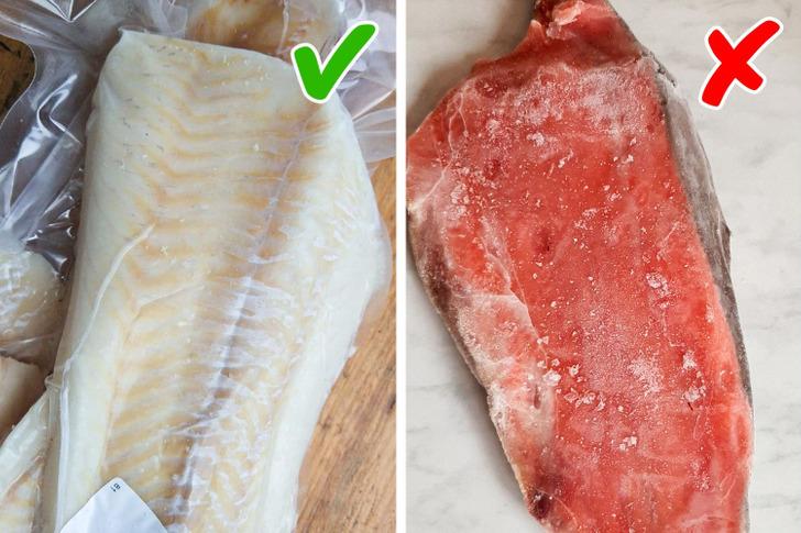 Bên trái cá basa phi lê màu sắc tự nhiên mới cáp đông lần đầu bên phải cá cáp đông nhiều lần màu đỏ đậm