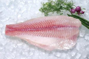 Cách chọn cá basa phi lê ngon với màu sắc thịt cá hồng không bị ngả vàng